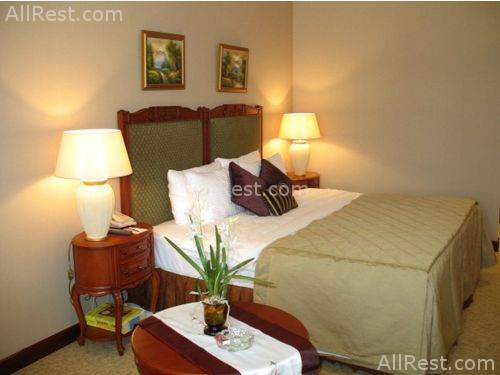 Royal Ascot Hotel 11